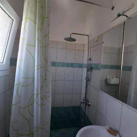 Apocalypsis Studios-apartments *