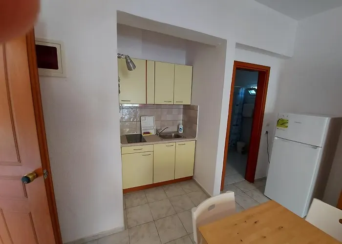 Apocalypsis Studios-apartments Daire