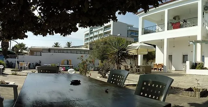 Apocalypsis Studios-apartments *